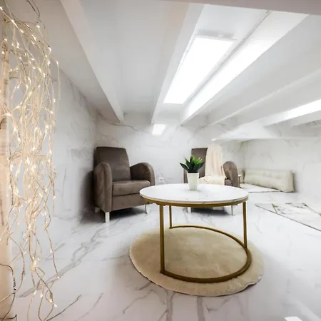 Dina House * Nazaré