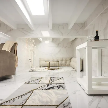 Dina House * Nazaré