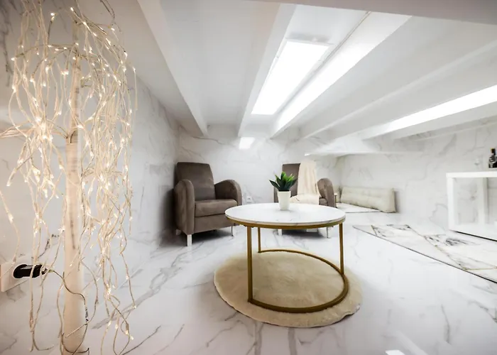 Dina House * Nazaré